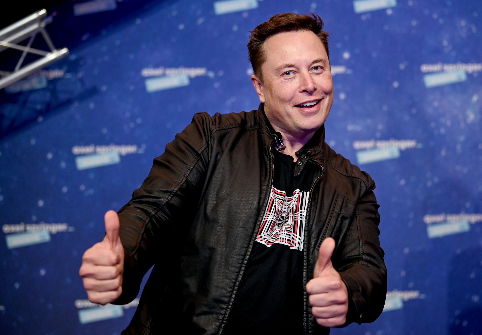 (Foto de ARCHIVO)

FILED - 01 December 2020, Berlin: Elon Musk, head of the space company SpaceX and Tesla CEO, arrives at the Axel Springer Award ceremony. Photo: Britta Pedersen/dpa/Pool/dpa



01/12/2020 ONLY FOR USE IN SPAIN