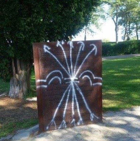 La pintada falangista en 'La huella' de Artxanda. La pintada falangista en 'La huella' de Artxanda.