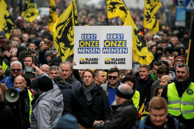 5.500 lagun inguru Bruselan Migrazioaren Nazioarteko Itunaren kontra. Argazkia: EFE 5.500 lagun inguru Bruselan Migrazioaren Nazioarteko Itunaren kontra. Argazkia: EFE