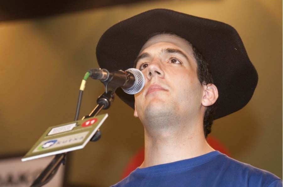 Julio Soto, txapela jantzita.