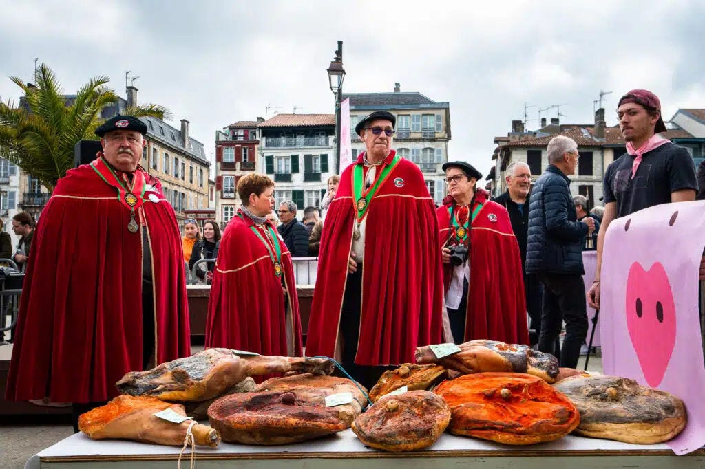 Imagen promocional de la Feria de Jamón.. Foto: Oficina de Turismo de Baiona Feria del Jamón Baionako xingar feria