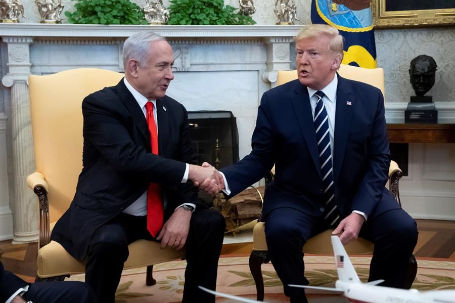 Benjamin Netanyahu y Donald Trump en el Despacho Oval.