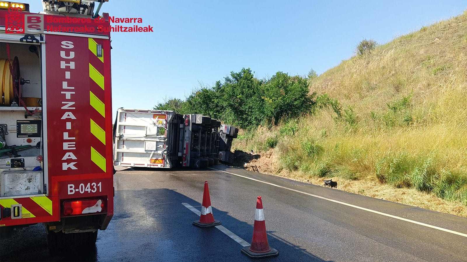 Ezbeharra N-121-A errepidean, Puiun (Nafarroa). Irudia: Nafarroako suhiltzaileak