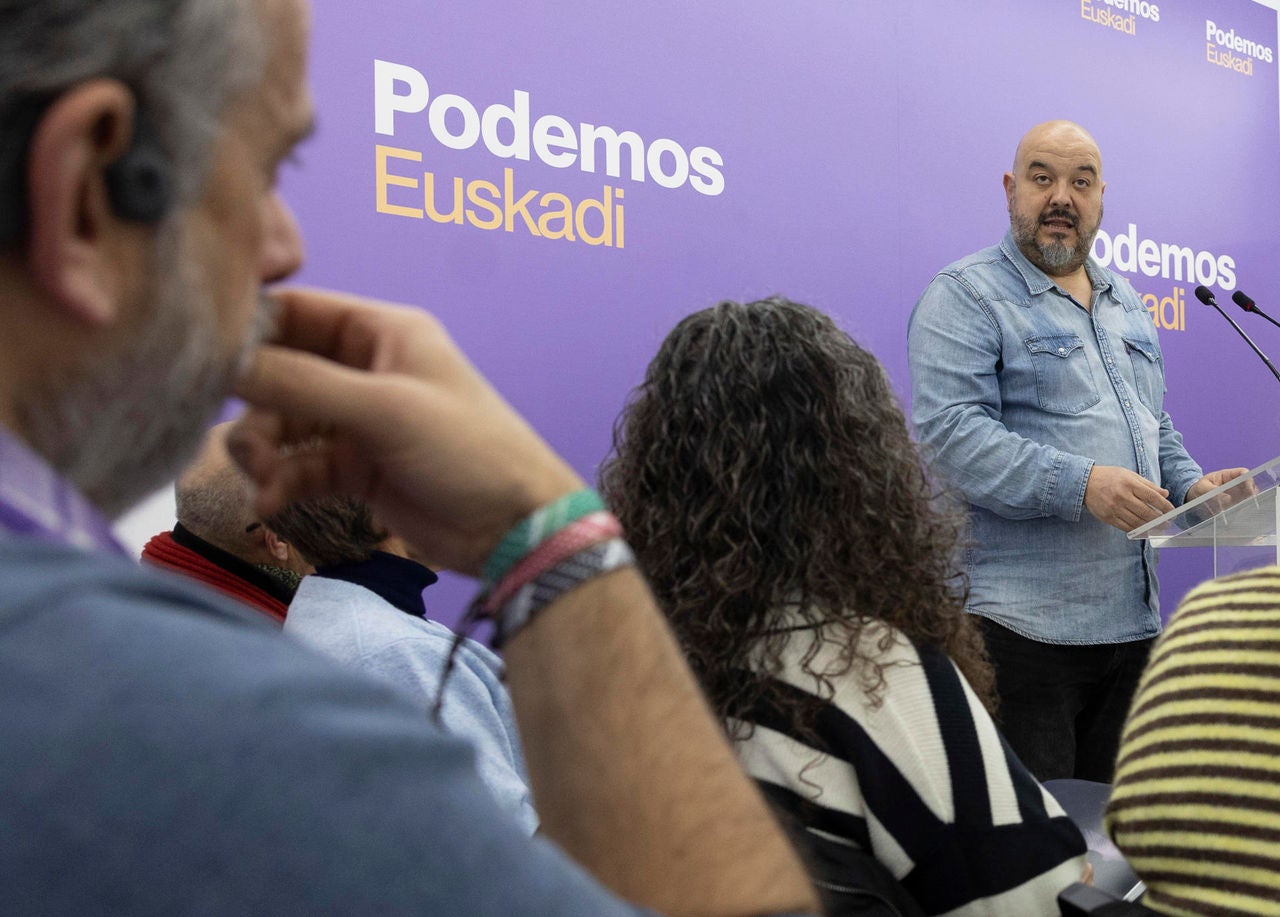 SAN SEBASTIÁN, 13/12/2025.- El secretario general de Podemos Euskadi, Richar Vaquero, ha inaugurado este sábado en San Sebastián la reunión del Consejo Ciudadano Autonómico de su formación. EFE/Javier Etxezarreta
