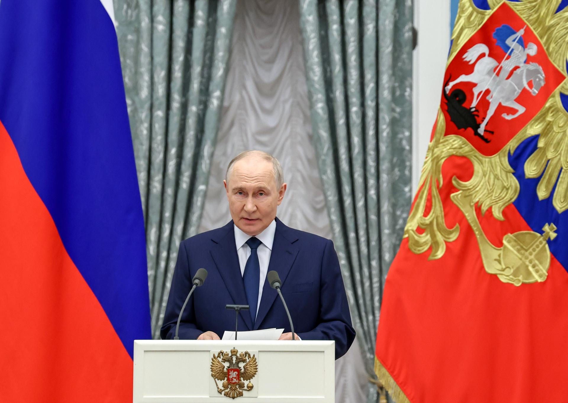 MOSCOW (Russian Federation), 18/09/2026.- Russian President Vladimir Putin speaks during a ceremony to present state awards to distinguished employees of Russia's defense industry ahead of Armourer's Day at the Kremlin in Moscow, Russia, 18 September 2026. (Rusia, Moscú) EFE/EPA/ALEXANDER KAZAKOV/SPUTNIK/KREMLIN/POOL MANDATORY CREDIT
