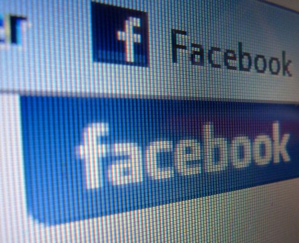Facebooka erabiltzeari utzi diote askok, denbora edo pribatutasuna galdu dutela ohartuta.