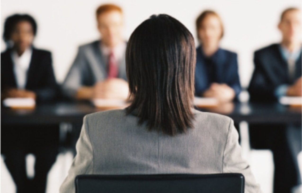 Una mujer en su puesto de trabajo