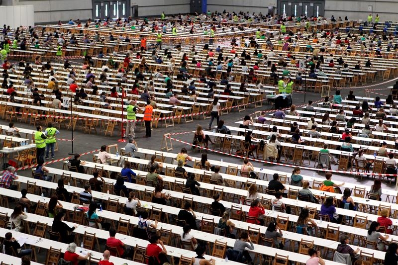 <img style="float:left;margin:5px;" src="http://10.126.2.21/media/images/2012/06/16/672999/672999_oposiciones_thumbnail.jpg"/><br/><strong>Oposiciones Osakidetza EFE</strong>