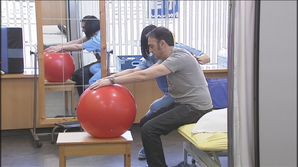 Esklerosi anizkoitzaren paziente bat. Artxiboko argazkia: EITB Media