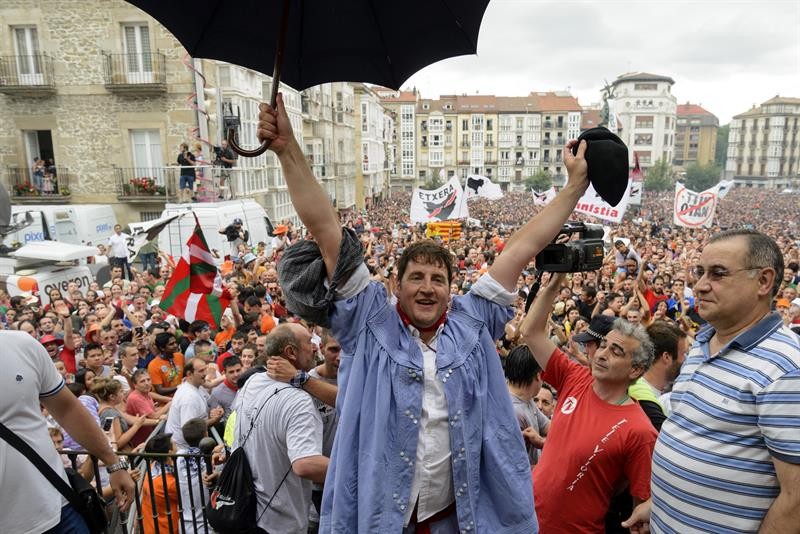 Imagen de la Bajada de Celedón de 2016, cuando la prohibición aún no estaba vigente