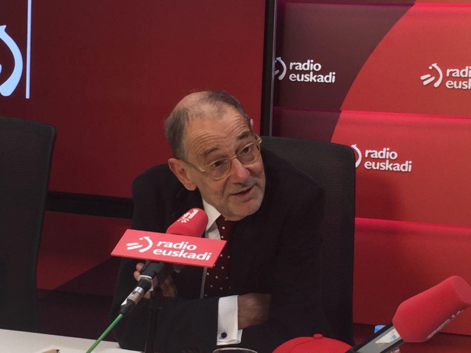 El exsecretario general de la OTAN, Javier Solana, en los estudios de Radio Euskadi.