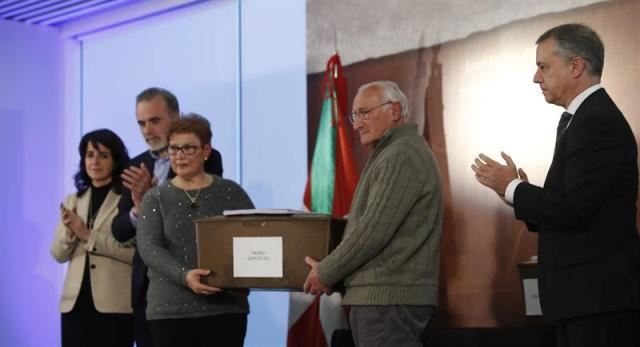 Fusilatutako pertsonei Eusko Jaurlaritzak egindako omenaldi bateko irudia