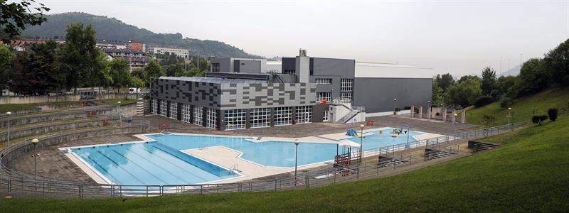 Imagen de archivo de las piscinas exteriores de Errekalde