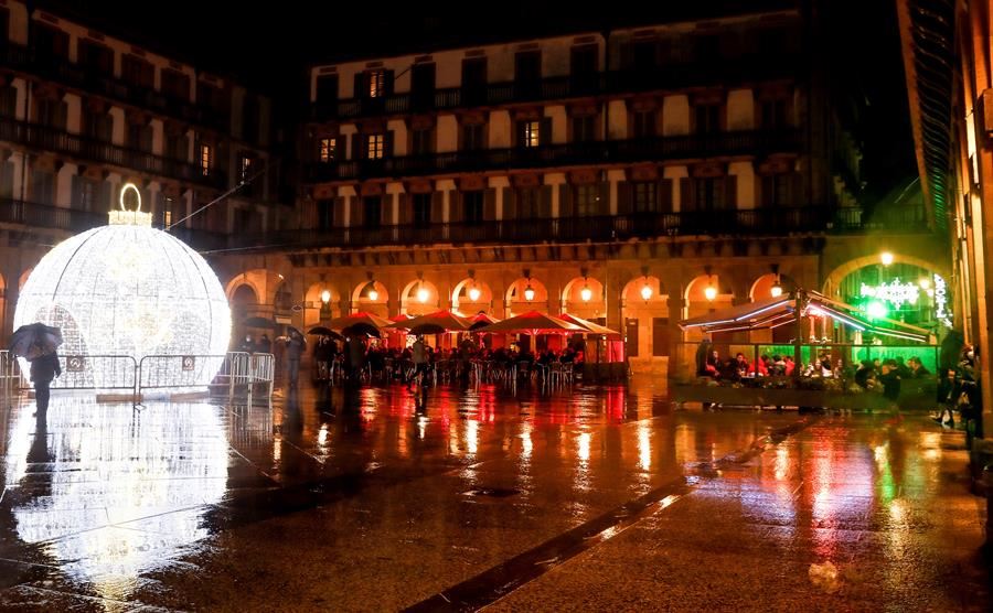 Imagen de archivo de San Sebastián en Navidad. Foto: EFE.