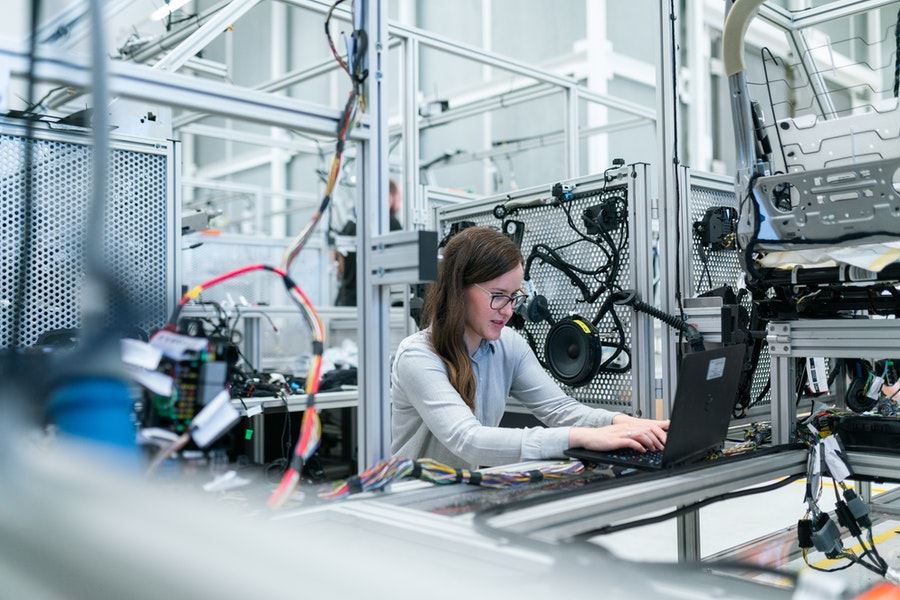 IKERKUNTZA ZIENTZIA EMAKUMEA CIENCIA INVESTIGACION MUJER PEXELS THISISENGINEERING 2