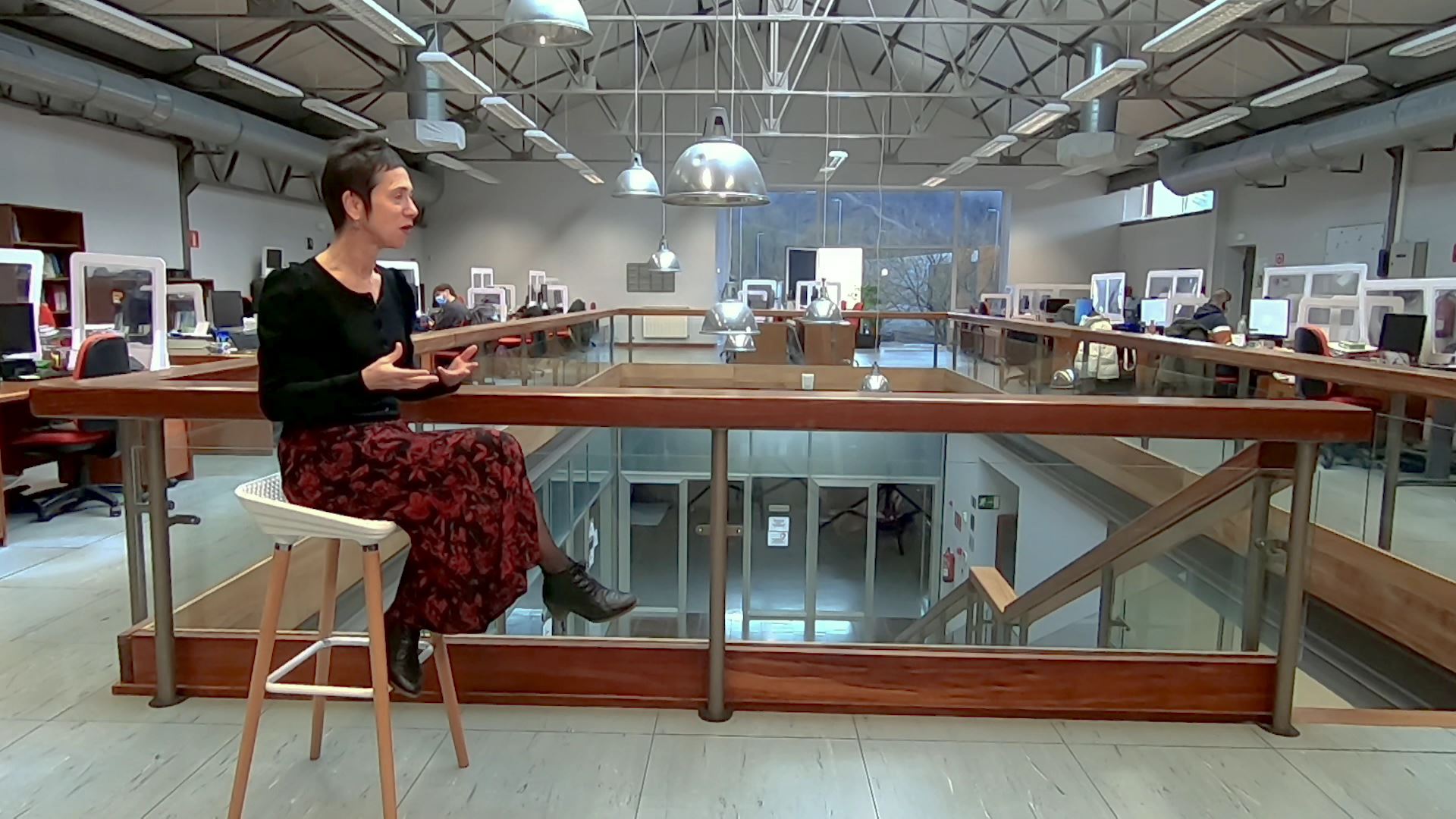 Ana Galarraga Elhuyarreko dibulgatzailea, artxiboko irudi batean.