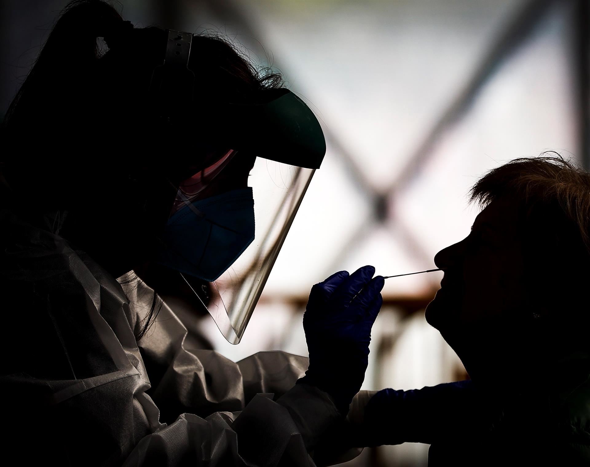 Beheranzko joerari eutsi diote positiboek Nafarroan, 1.881 kasu berri zenbatuta. EFE