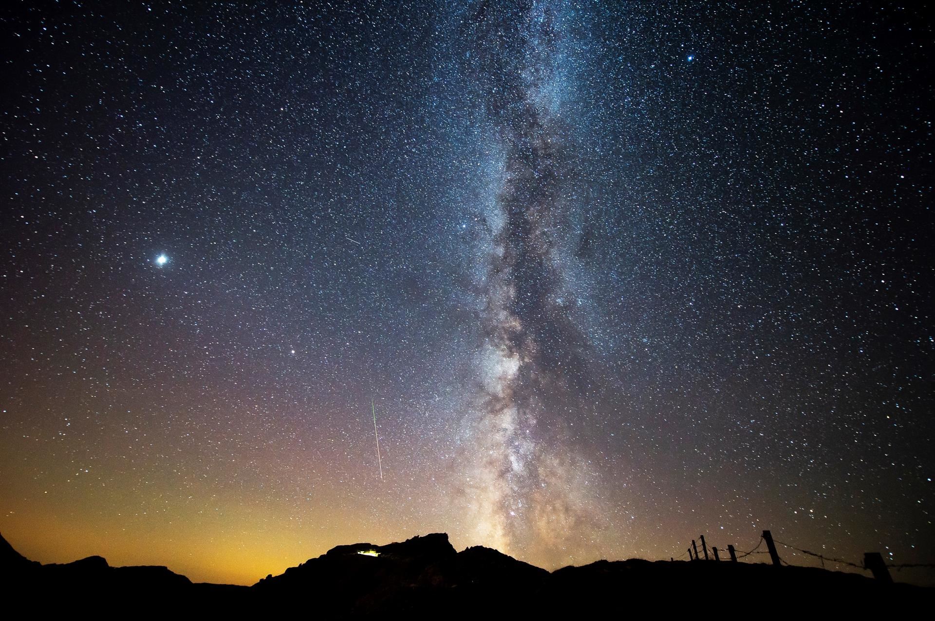 las perseidas también son conocidas como "lágrimas de San Lorenzo". Foto: EFE.