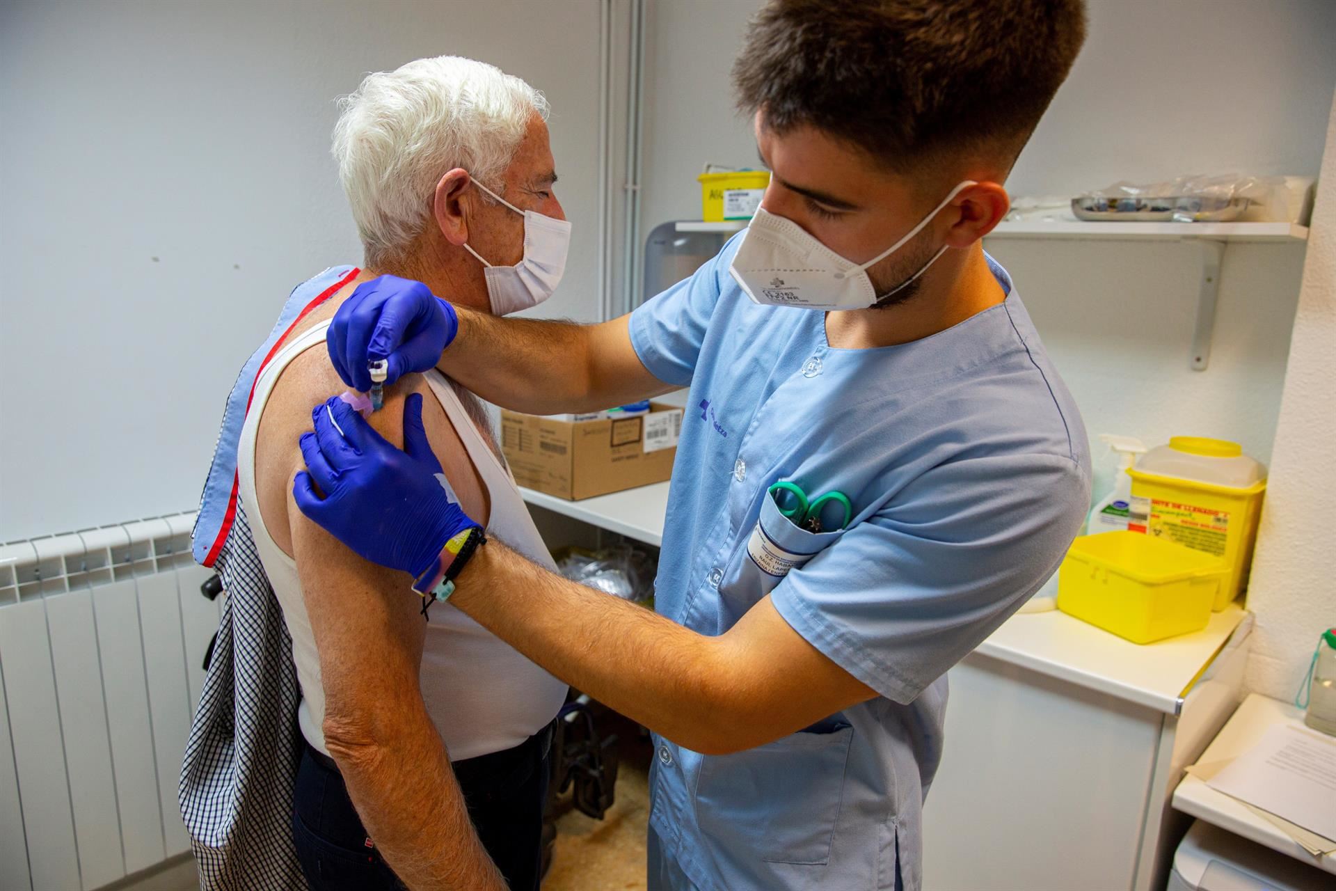 Campaña de vacunación contra la gripe. Foto: EFE.