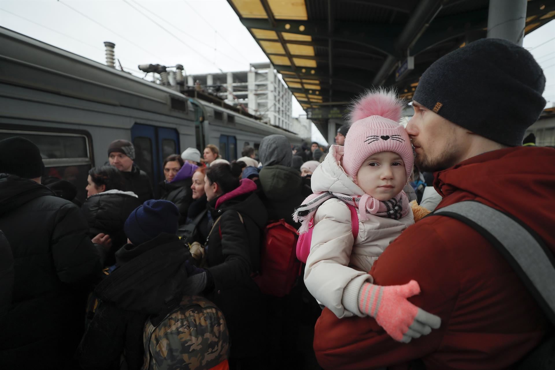 refugiados-ucrania-errefuxiatuak-ukraina-kiev-estacion-efe-2