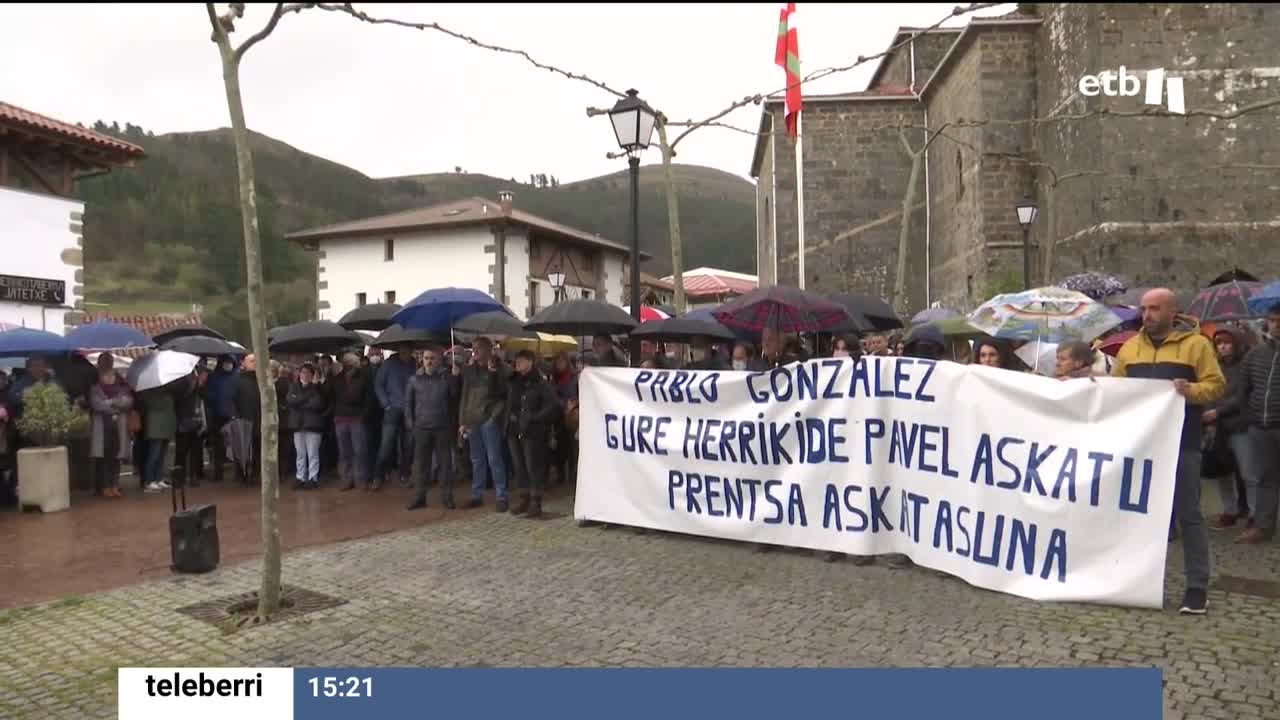 El periodista vasco fue detenido hace seis días en Polonia, cerca de la frontera con Ucrania. Desde la embajada española han señalado que se han puesto en contacto con él, pero ni su familia ni su abogado tienen constancia de ello.