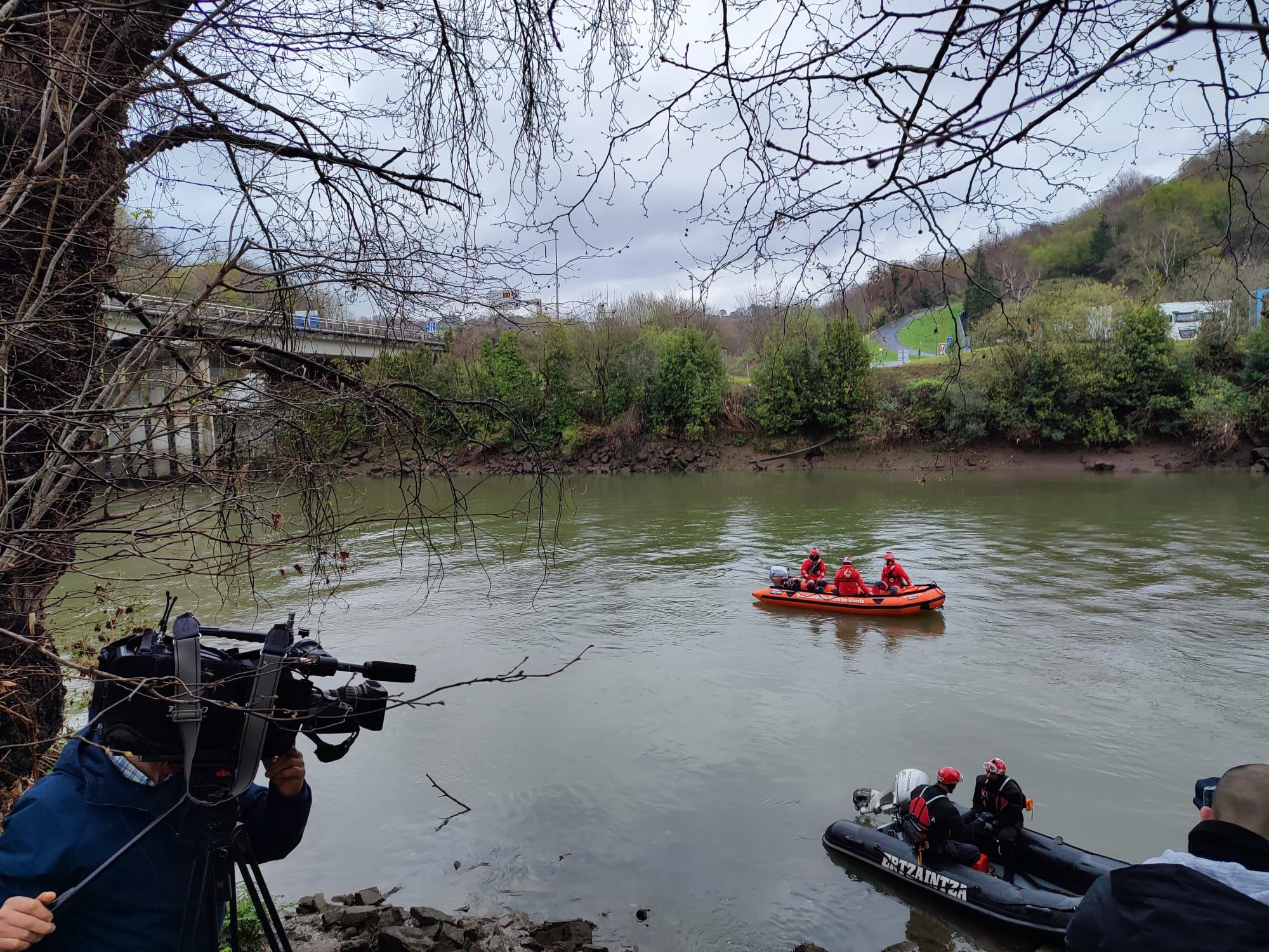 El operativo de rescate, hoy, en Irun. Foto: EITB Media