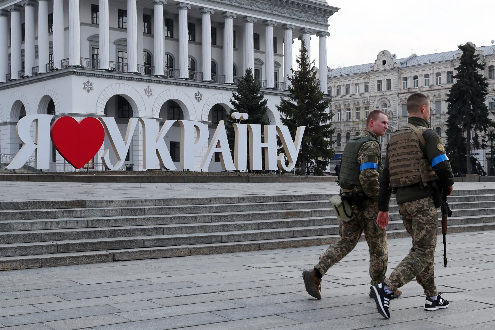 Soldadu ukrainarrak Kieven. Argazkia: EFE.