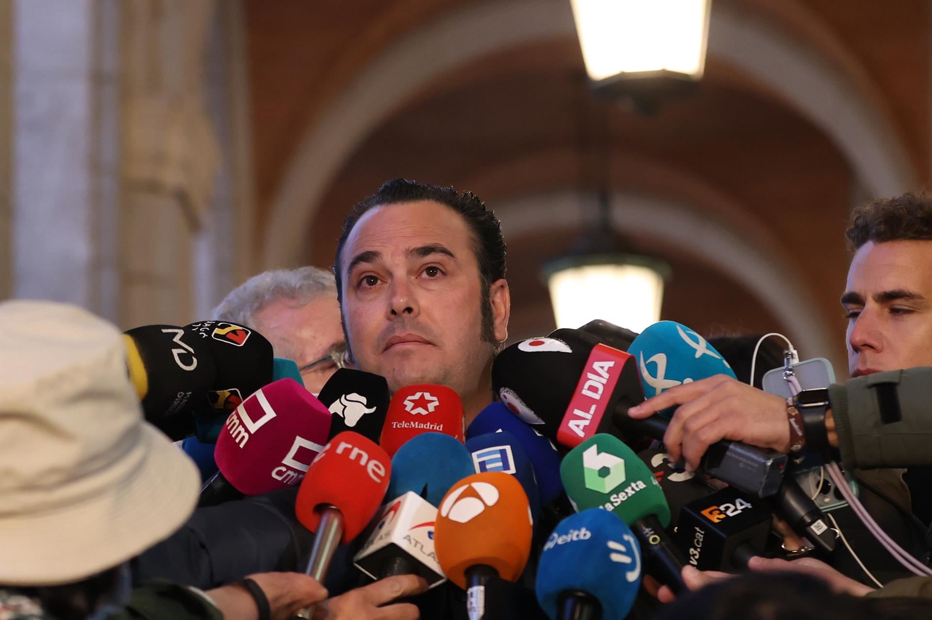 Manuel Hernández, representante de los convocantes del paro, tras la reunión en el Ministerio. EFE