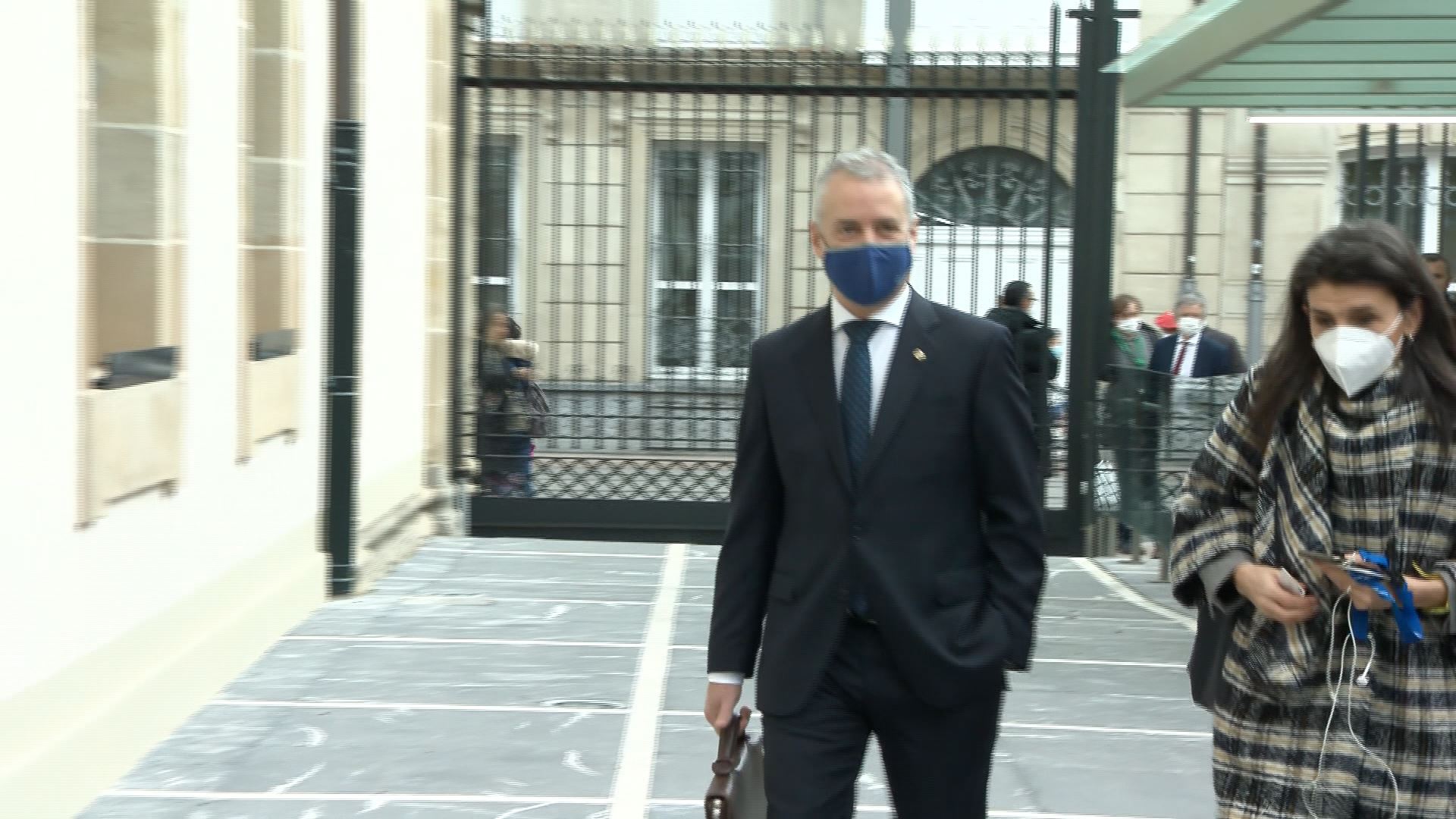 Iñigo Urkullu Legebiltzarrera sartzen. EITB Mediaren bideo batetik ateratako irudia.