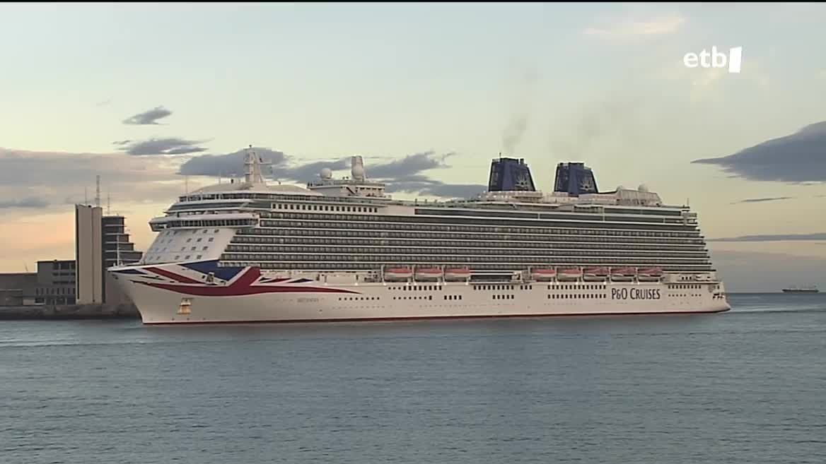 Inoizko denboraldi onena espero dute Getxon. Izan ere, 100.000 turista eta 70 ontzi heltzea aurreikusten da. Lehen biak, 'Sky Princess' eta 'Britannia', astearte honetan porturatu dira.