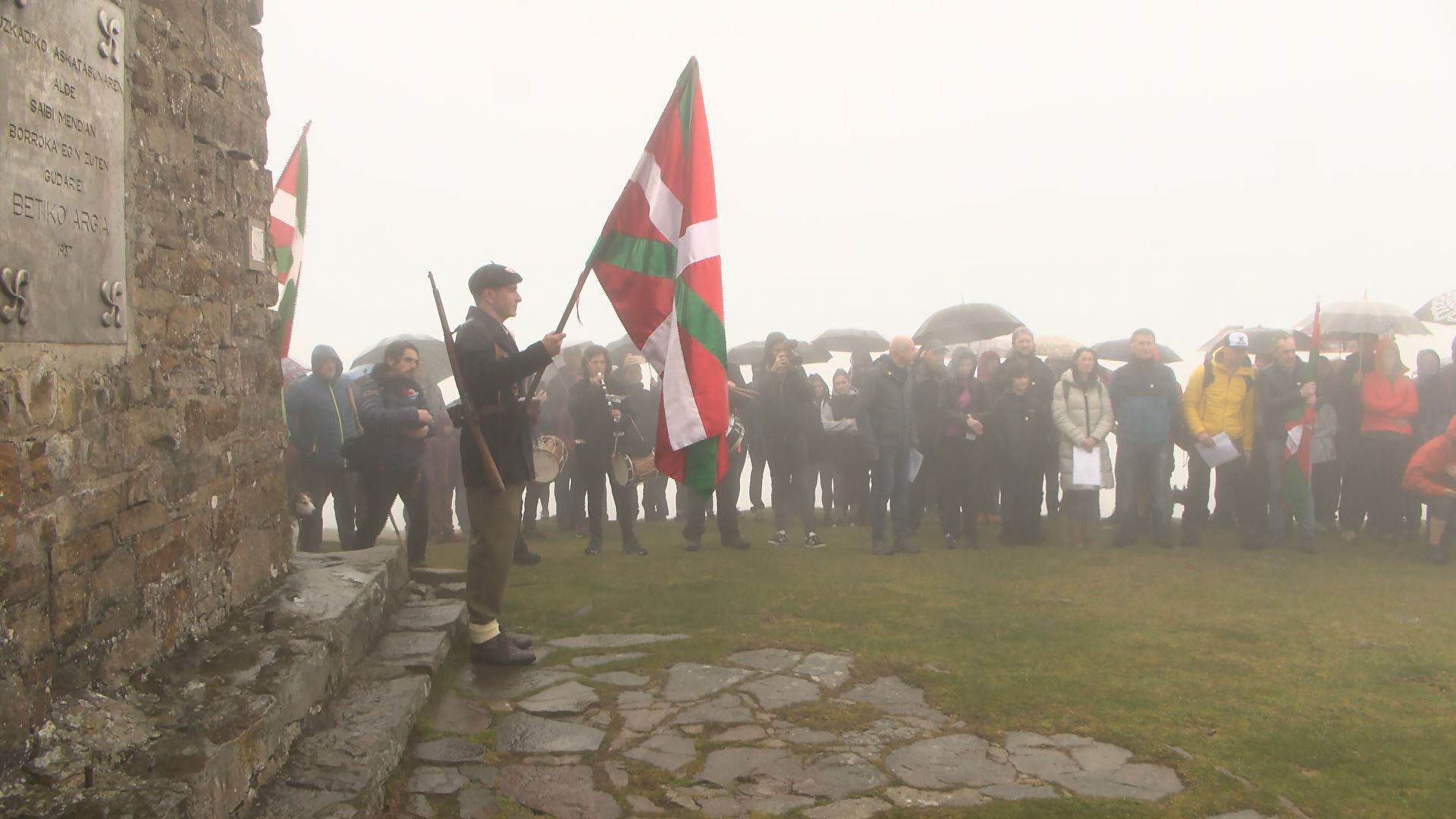 Homenaje de hoy. Imagen extraída de un vídeo de EiTB Media.