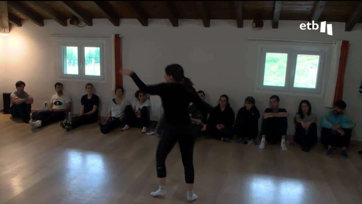 Alumnos en Aulesti. Imagen obtenida de un vídeo de EITB Media.