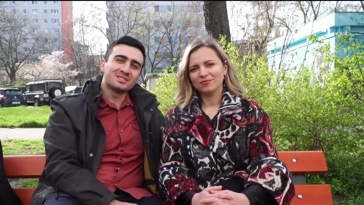 Anas Modamani eta Anna Yarish. EITB Mediren bideo batetik ateratako irudia.