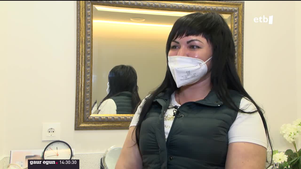 Euskal Herrira etorrtiako ukrainiar batekin egon gara, duela hiru aste Ereñora heldu zen eta Gernikako estetika zentro batean hasi da lanean.