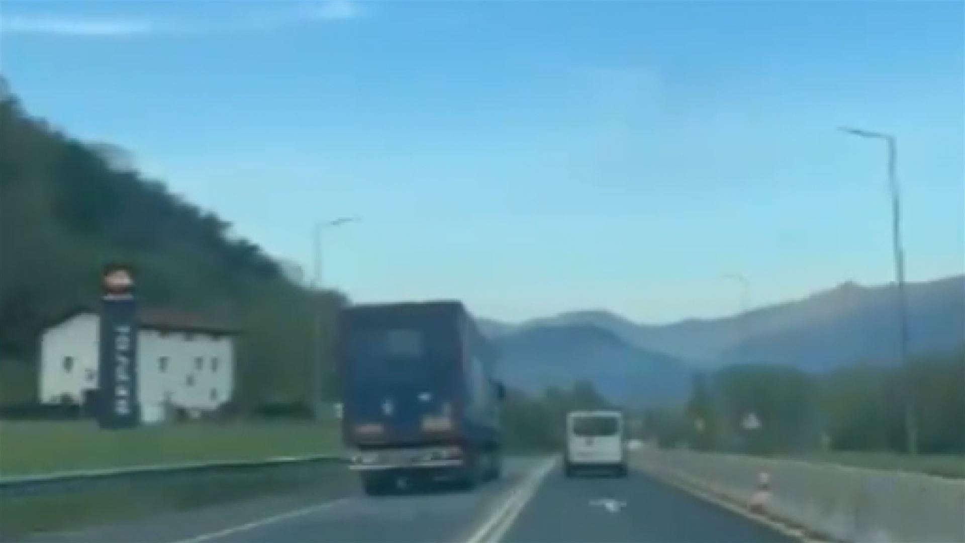 Salatutako ibilgailua. Foruzaingoaren bideo batetik ateratako irudia.