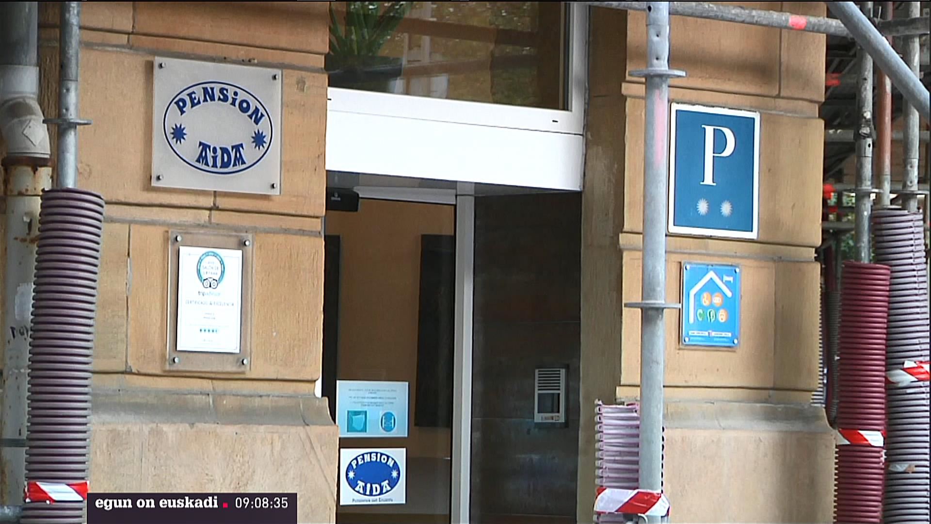 Erasoa izan zen ostatuko sarrera