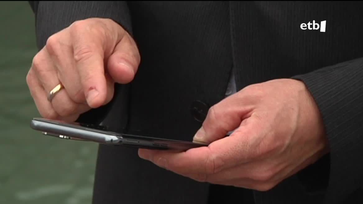Telefono mugikorra. EITB Mediaren bideo batetik ateratako irudia.
