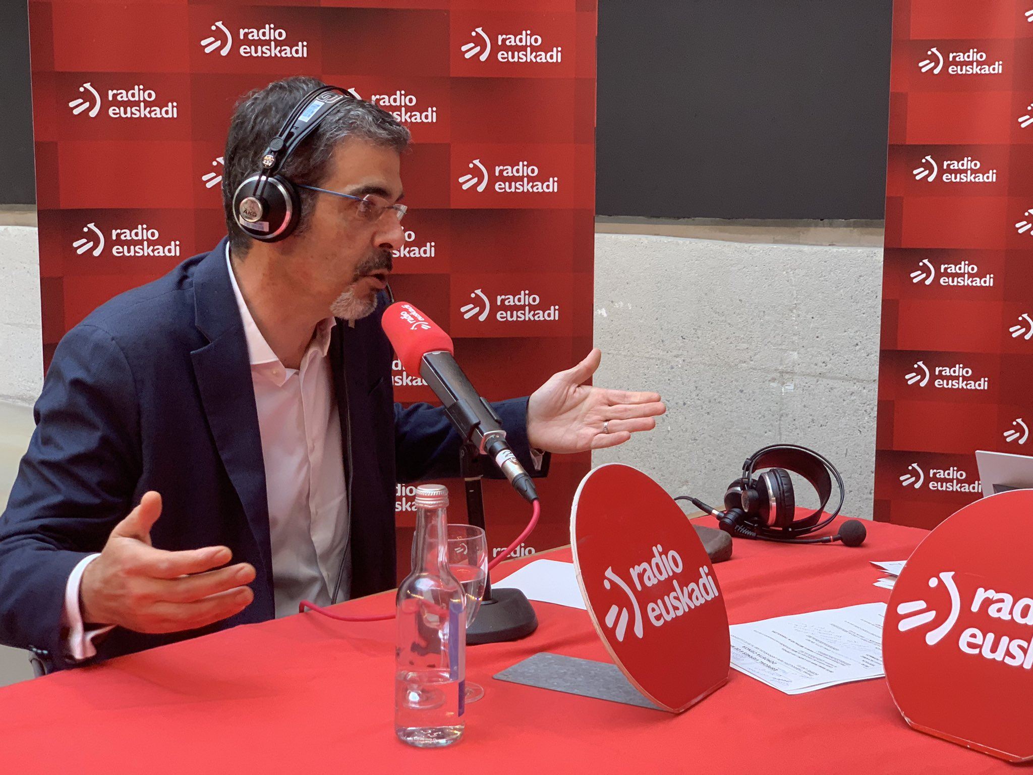 Eneko Goia, en el stand de Radio Euskadi.