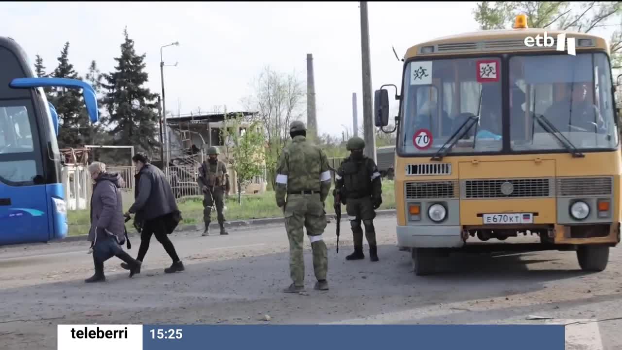 En Ucrania, Rusia sigue intentando hacerse con el control de Mariúpol, pero los ataques no cesan en otros puntos del país, como en Járkov. Entre otros, tres almacenes han sido destruidos en las últimas horas porque, según los rusos, había armas enviadas desde Europa y Estados Unidos.