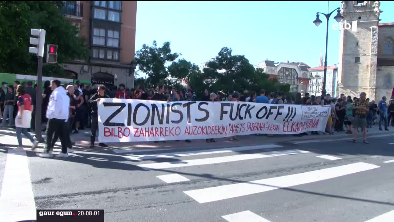 Hapoel Holonen 1.200 zale israeldar izan dira gaur Bilbon. Palestinaren aldeko manifestazioa zegoen deituta goizean, Israelen zapalkuntza salatzeko. Hapoeleko jarraitzaile ez gutxiri gustatu ez, eta istiluak eta erasoak eragin dituzte hiriko hainbat gunetan.
