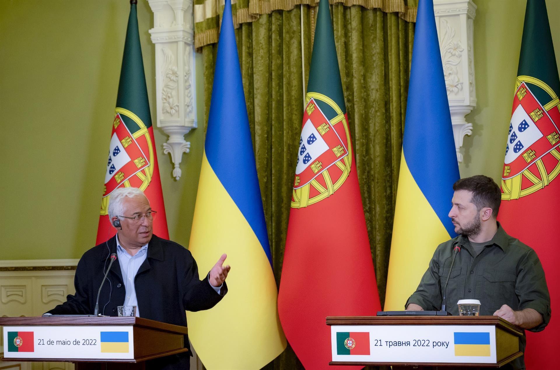 El primer ministro de Portugal, António Costa, y el presidente de Ucrania, Volodimir Zelenski. EFE