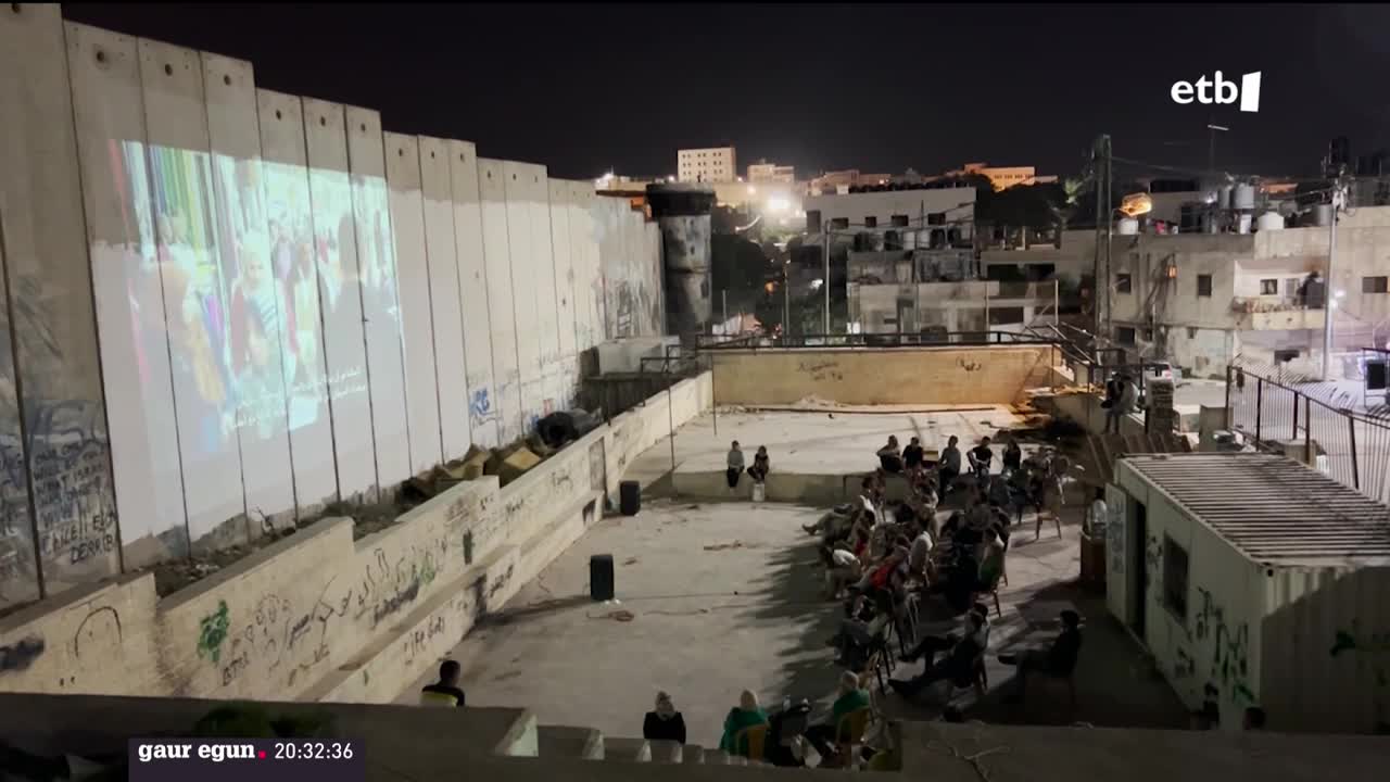 Kazetari nafarra biran da Palestinan, minbizia duten Gazako emakumeen kalbarioari buruzko dokumentala erakusteko. Gerratik haratago doan errealitatea da, eta munduko zinema "paregabe" batean proiektatu ahal izan du.