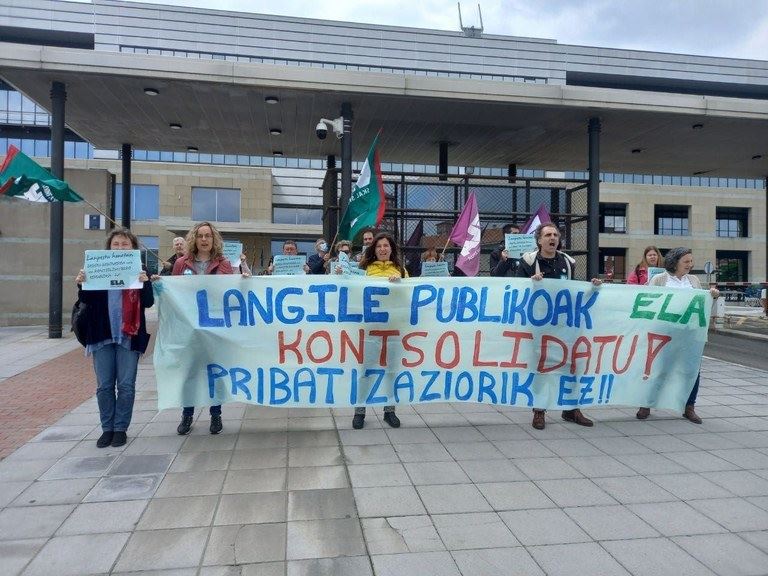 Una concentración del sindicato ELA ante el Gobierno Vasco. Foto: ELA