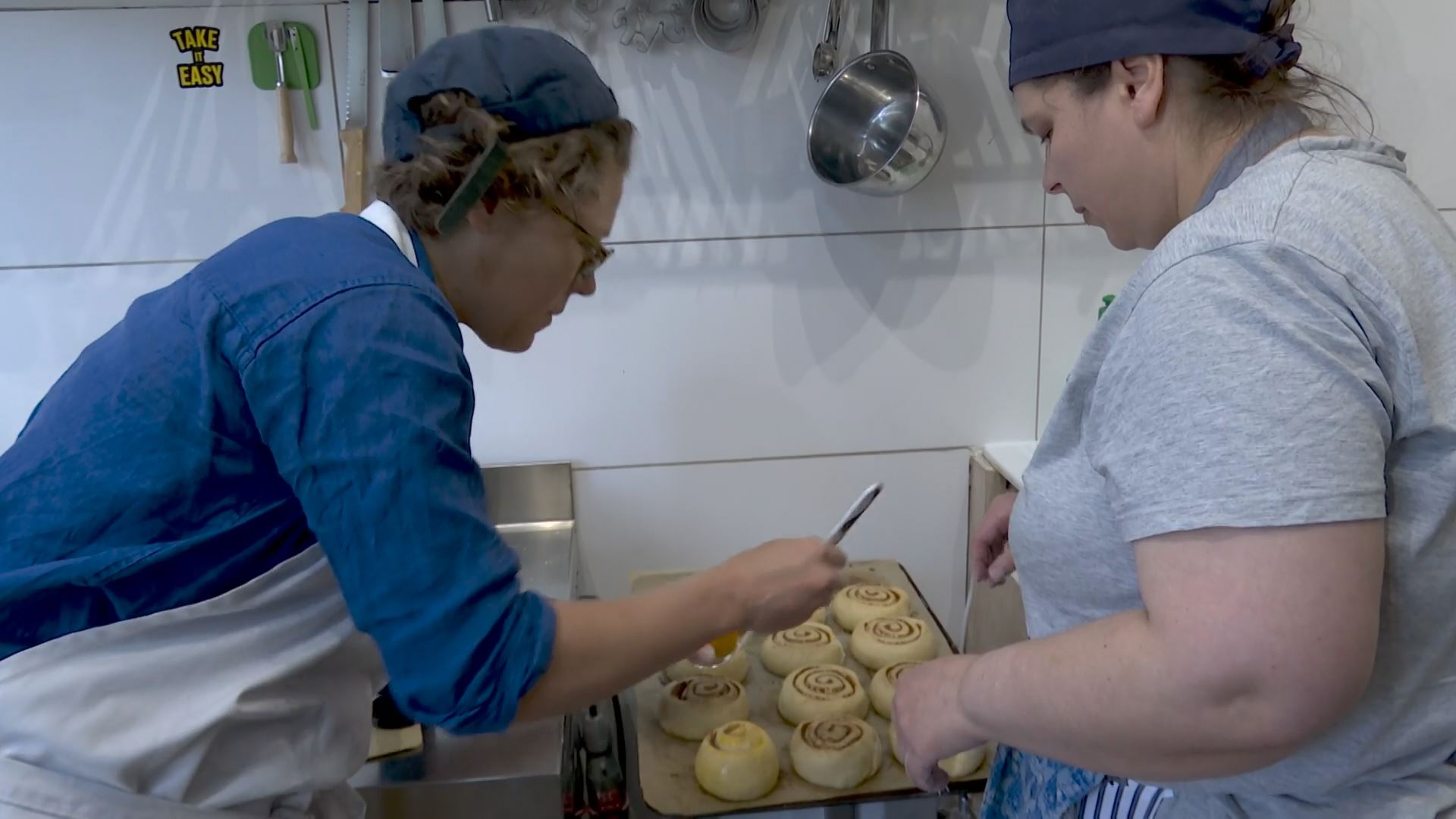 Anna eta Polina okindegian. Europa Pressen bideo batetik ateratako irudia.