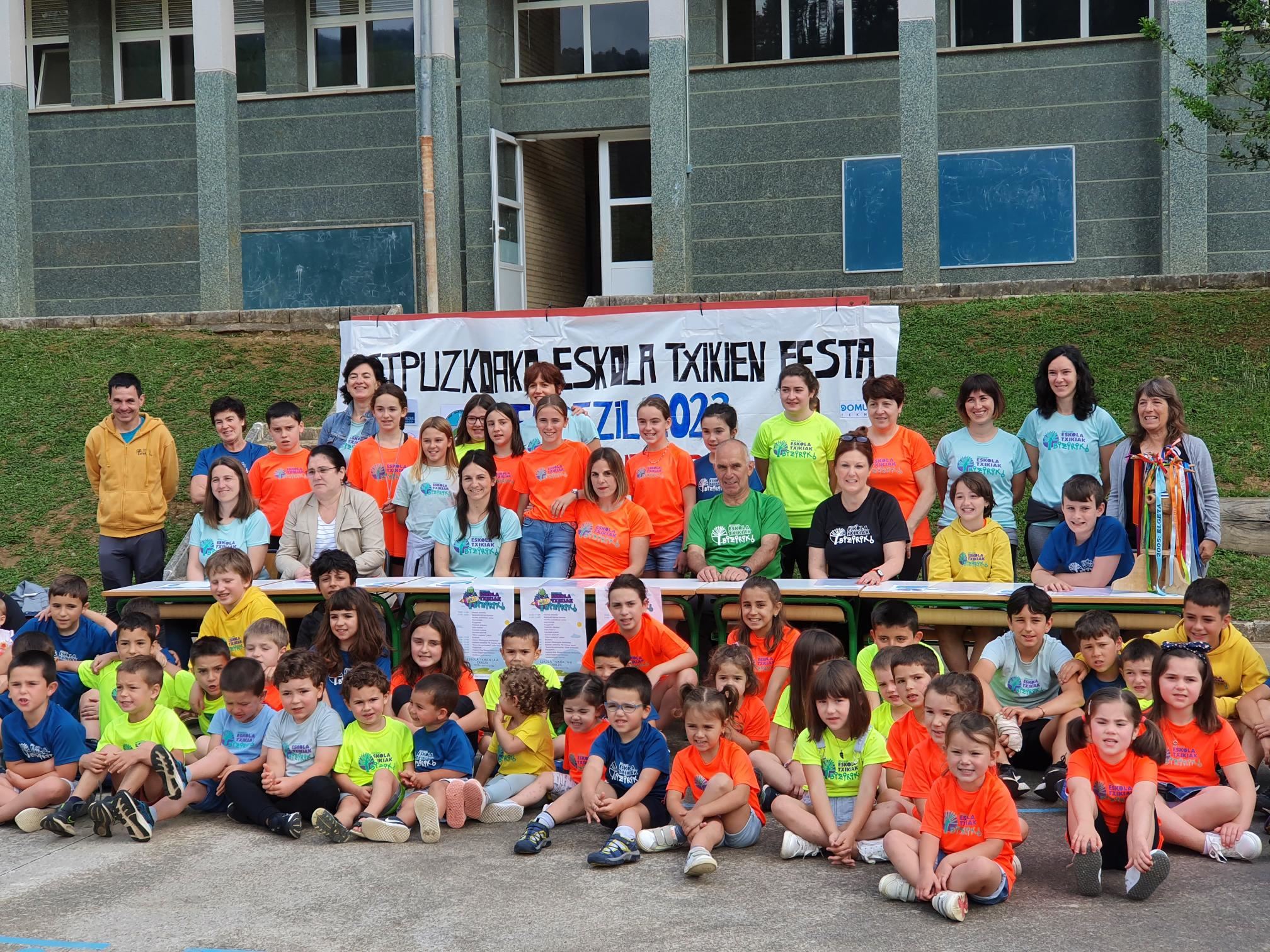 Errezilgo San Martin eskolako kideak, gaur. San Martin eskolak utzitako argazkia.
