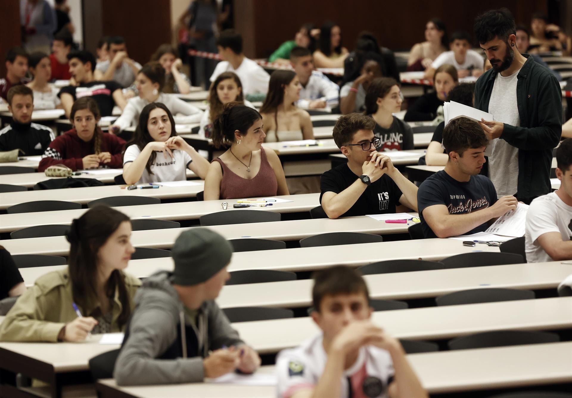 selectividad evau selektibitatea azterketa examen estudiantes ikasleask nafarroa navarra