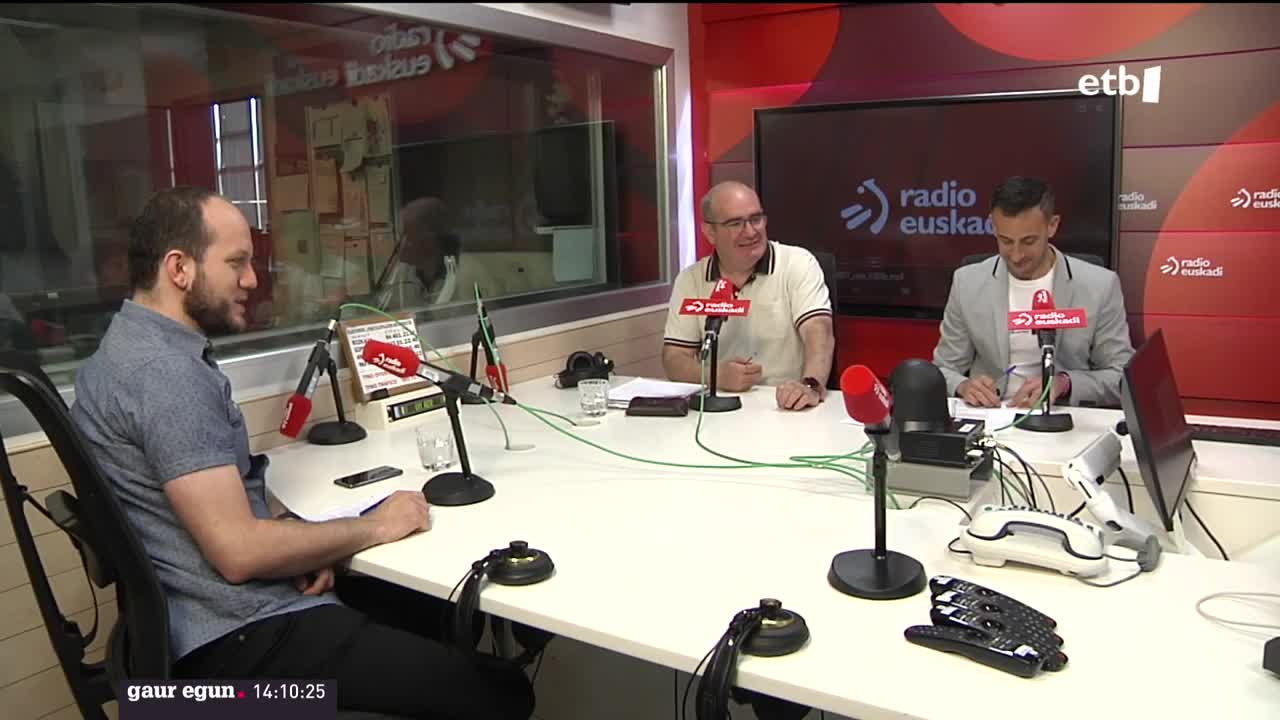 Osakidetzako kudeaketa ereduaren gainean piztutako eztabaida izan da gaur eztabaidagai Radio Euskadiko "Parlamento en las Ondas" saioan. Jeltzaleek beharrak eragindako berrantolaketa dela berretsi dute.