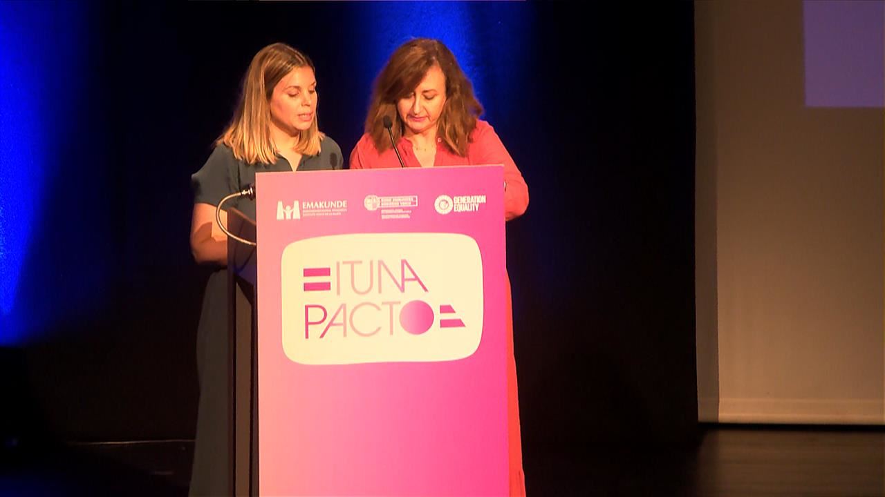 Acto de presentación del pacto de país en Azkuna Zentroa de Bilbao. Imagen: EITB Media.