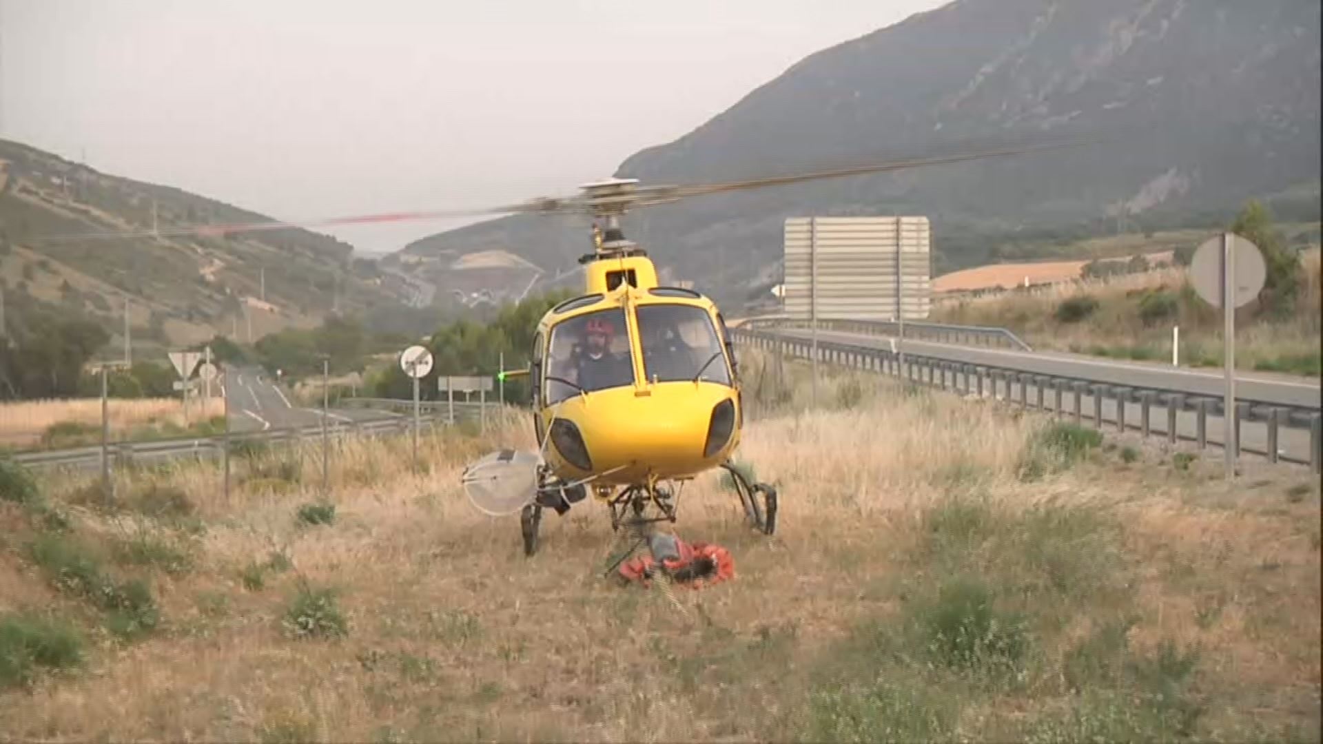 Helikopteroa lanean. EITB Mediaren bideo batetik ateratako irudia.