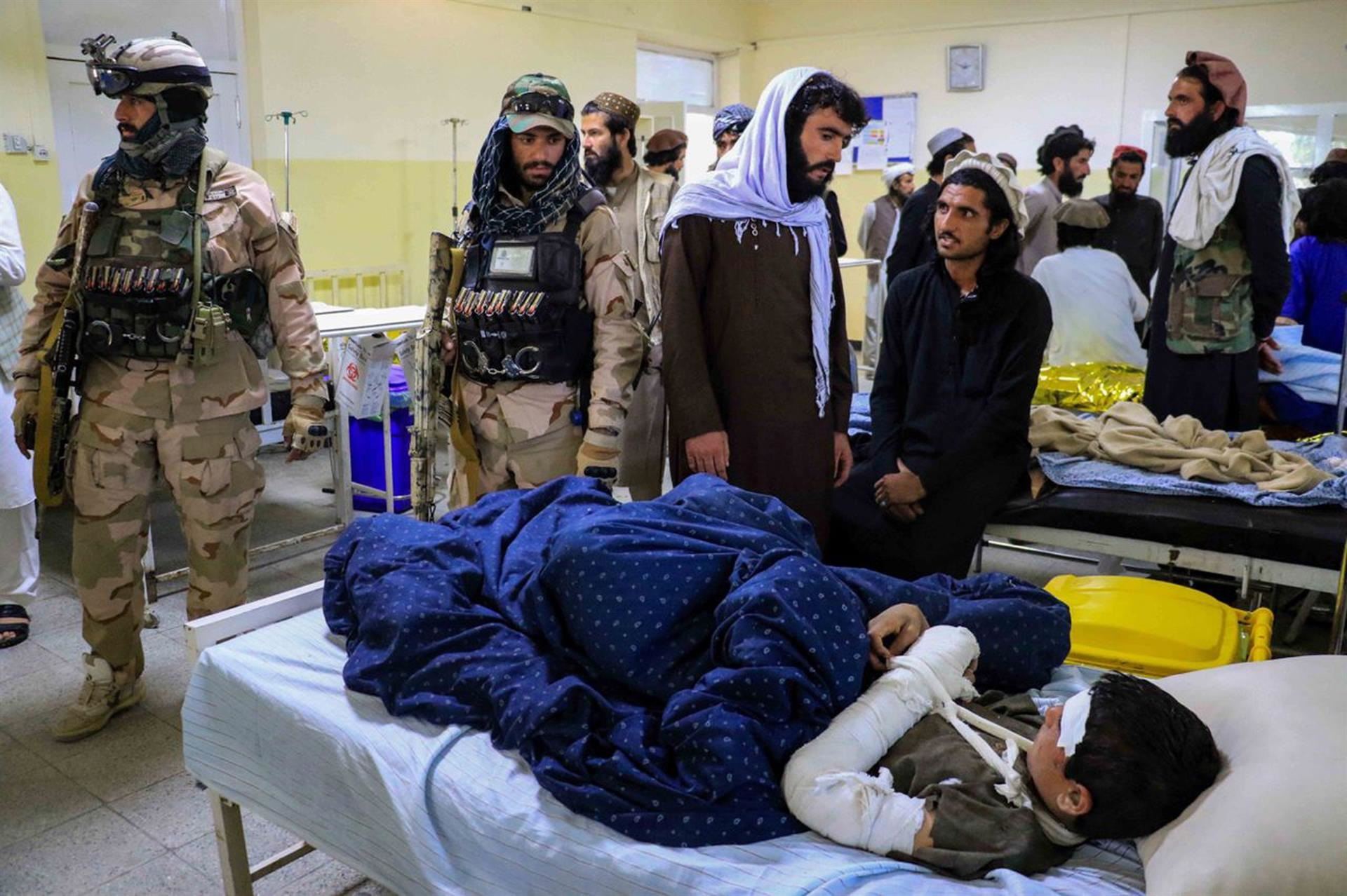 Un herido en un hospital de Paktika. Foto: EFE